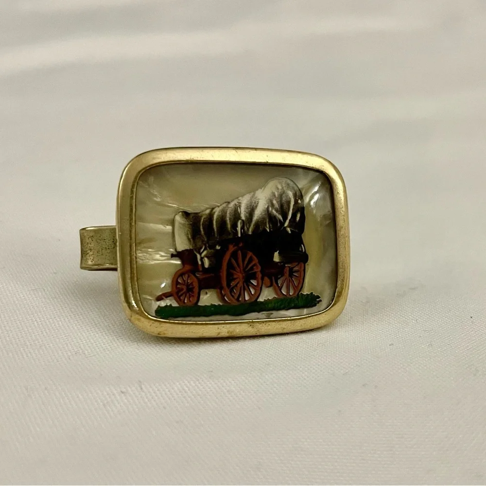 INTAGLIO 1950'S WESTERN THEMED CHUCK WAGON CUFFLINK - SINGLE Not a pair